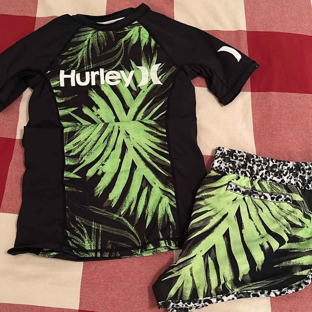 Hurley Rashguard size S, matching shorts size S.